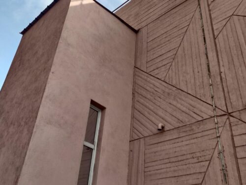 Démoussage d'une façade à Martigues dans les Bouches-du-Rhône, 13
