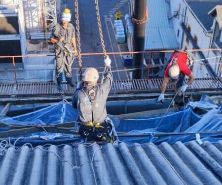 Réfection d'une toiture en milieu industriel près de Marseille dans les Bouches-du-Rhône, 13